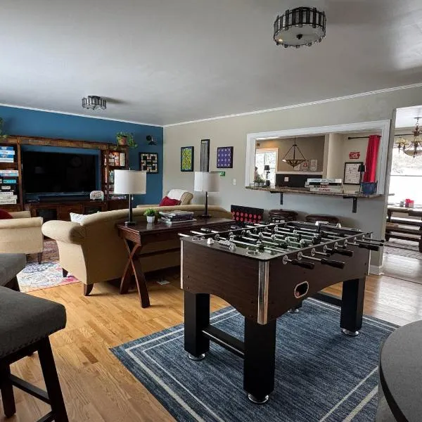 THE HUB Comfy Ranch home beside Letchworth near SUNY & Finger Lakes, hotel in Mount Morris