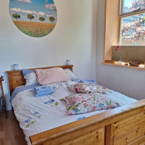 Kamer op de wierde Rottum, Hotel in Rottum