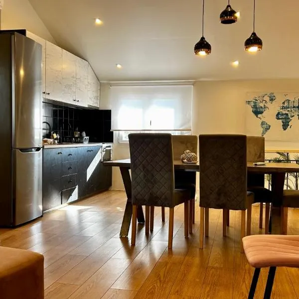 Άνετο και πολυτελές οροφοδιαμέρισμα 2, hotel a Chania