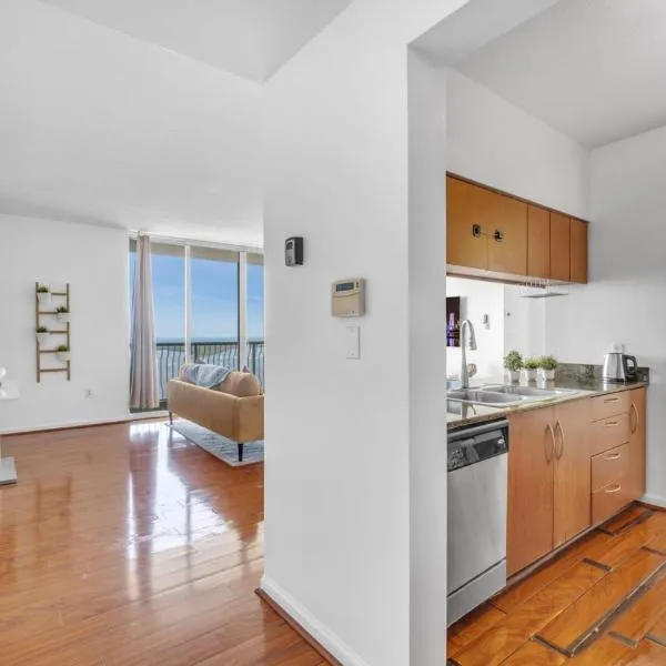 City-View Retreat in Brickell 2BR and Free Parking, отель в Майами