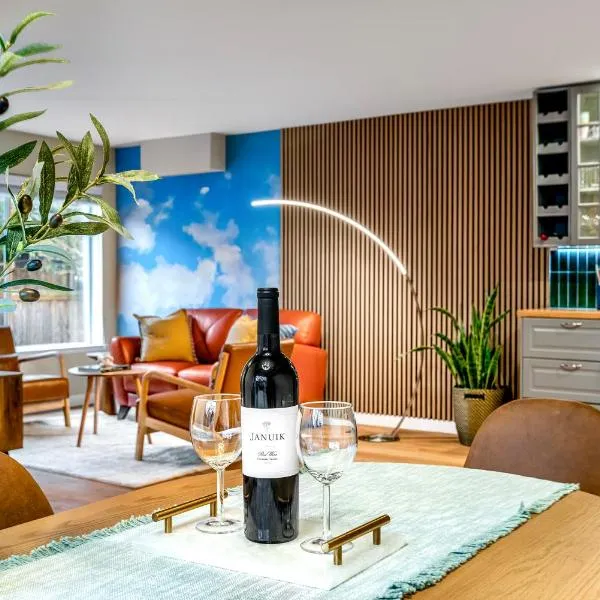 Emerald Sahalee - Capitol Hill -3 bedrooms with free parking, hotel em Seattle