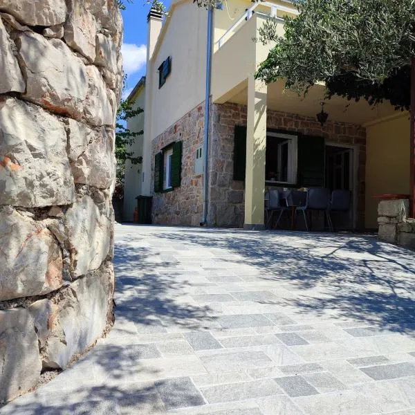 Peacefull getaway island Hvar!, Hotel in Selca kod Starigrada