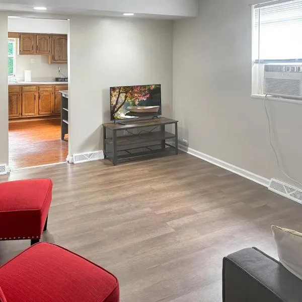 Ideal 2BR 1BA Apartment Near IUP & More!, hotel in Indiana