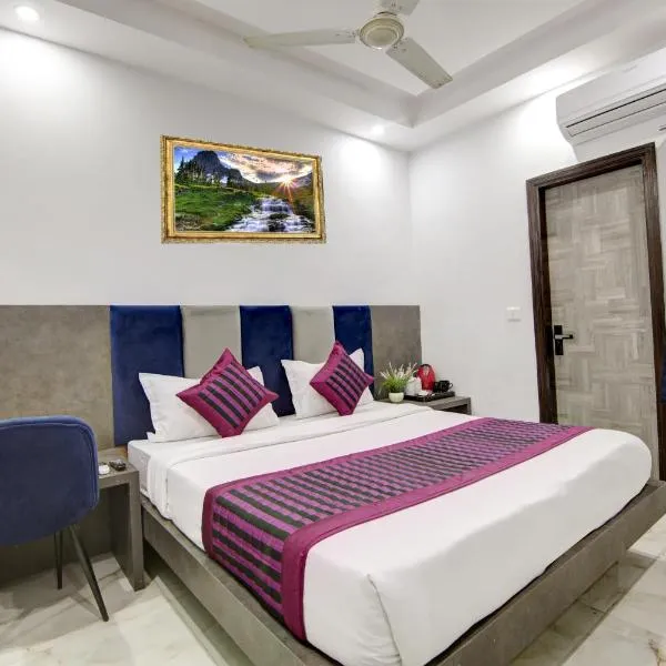 Hotel S B Inn Near New Delhi railway Station Paharganj, ξενοδοχείο στο Νέο Δελχί