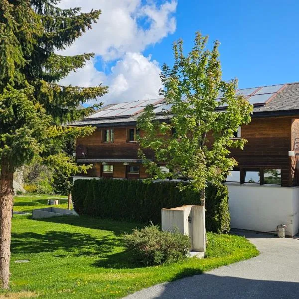 Gästehaus auf Camping Grächbiel: Grächen şehrinde bir otel