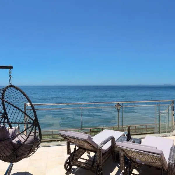 First Row Beach Villa, Hotel in Estepona