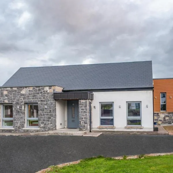 'Amalfi' Coast Road, Oranmore, hotel in Galway