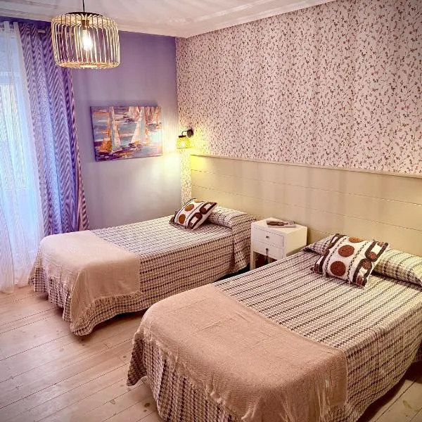 Hostal Boutique Puerta del Sol, hotel v destinaci Torrelavega