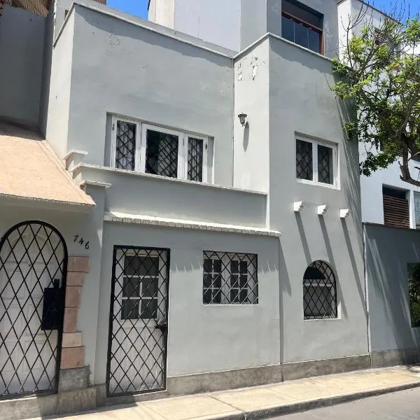 Casita de Miraflores calle Ocharan a 5 minutos de Larcomar, hotell Limas