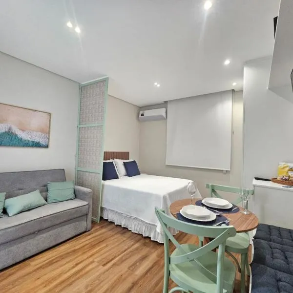 Studio on the best beach in Santos with parking included, hotel v destinaci Santos