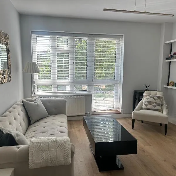 Modern One Bedroom Apartment, Sloane Square, hotel i London