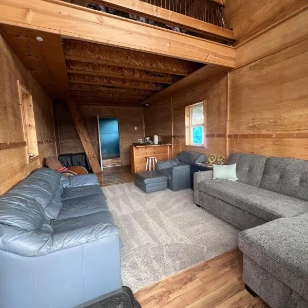 Lake View LOFT Cabin off grid Solar, hotel v destinaci Wasilla