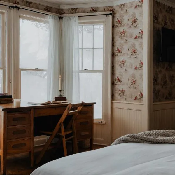 Book Village Inn - Twain Room Queen Bed,位于Hobart的酒店