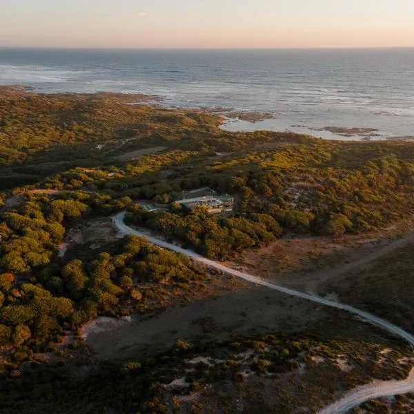 Buttons By The Beach - beach house on King Island，位于Yambacoona的酒店