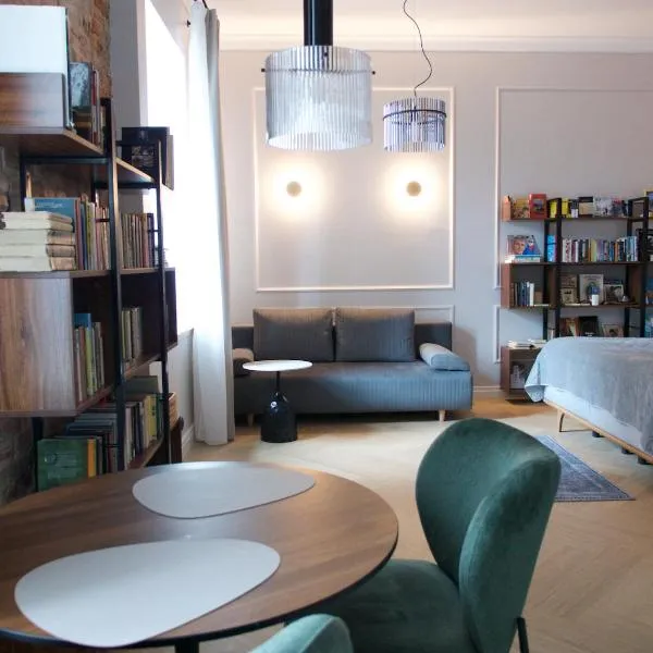 Charming Booklovers' Apartment in Old Town, hotel in Võru