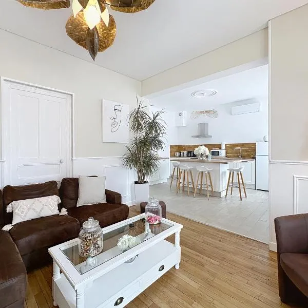 Charmante maison 2 chambres avec cour et jardin, hôtel à Sainte-Savine