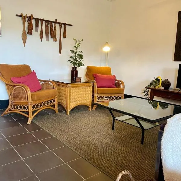 Klein-kronenburg Bakkershuisje, hotel en Paramaribo