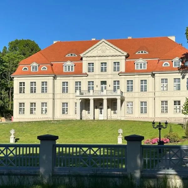 Schlosshotel Neustrelitz, hotel em Neustrelitz