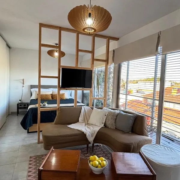 El Monoambiente mas lindo de Haedo con Cochera y Balconazo, hotel in Mariano J. Haedo