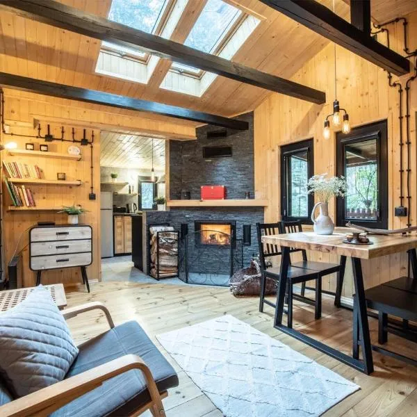 Zegrze Lake Domek Cichy Las I Sauna Popowo-Letnisko, hôtel à Huta Podgórna