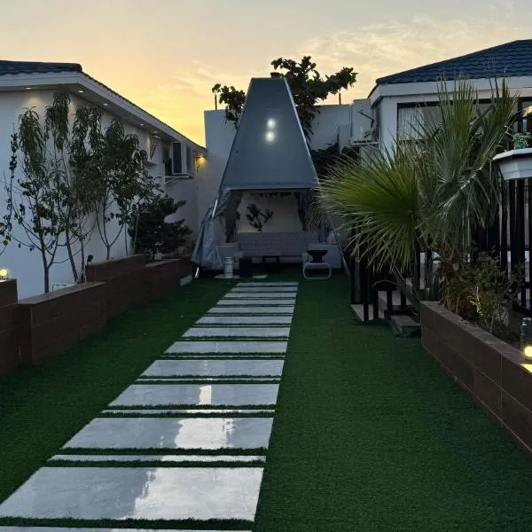 فيلا ايمان مسبح وحوش وجلسات خارجيه مع ملعب كرة قدم, Hotel in Ta'if