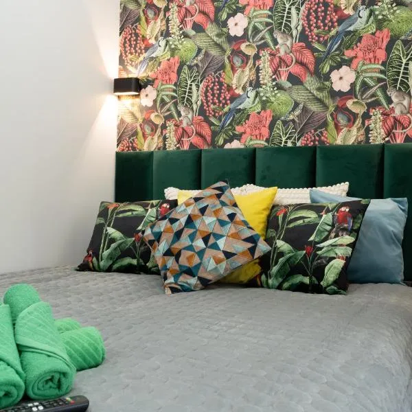 Design Green Garden Apartments with Private Parking & Playground, hotel in Rīga
