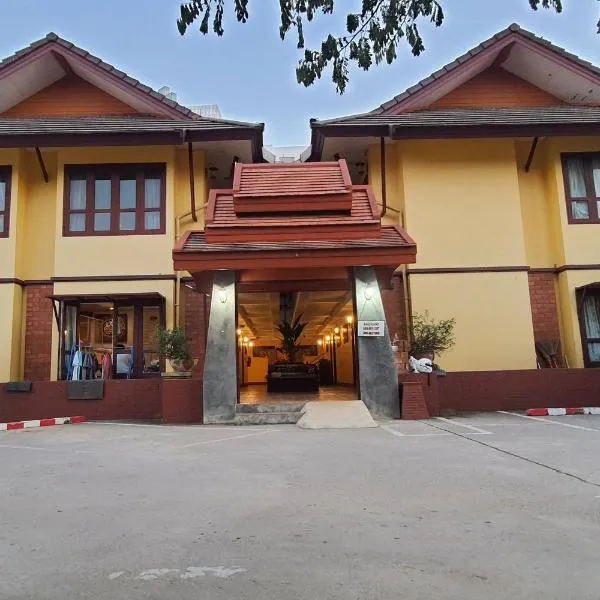 Yellow Tique Hotel, hotel in Lampang