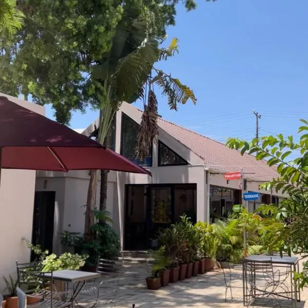 Au Mirandav Hotel, hotelli kohteessa Ambohidratrimo