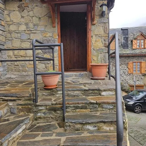 Spacious House in Canejan with Mountain View, Hotel in Caneján