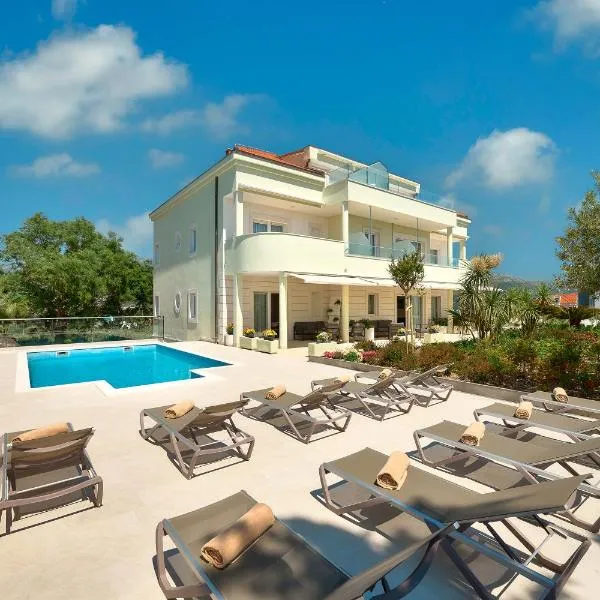 Luxury Apartments Villa Klara, ξενοδοχείο στο Σπλιτ
