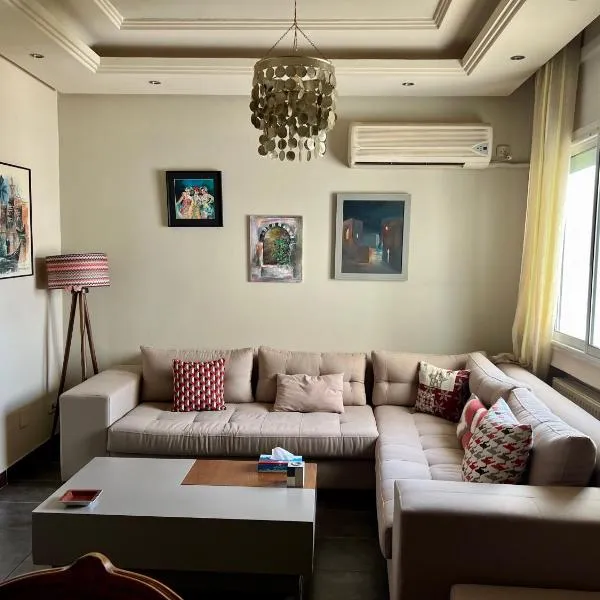 Carthage les pins, Central apartment in la Marsa, hôtel à Dār Şāliḩ Bey