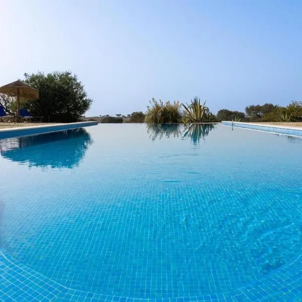 Change The World - Herdade Monte do Peral, ξενοδοχείο σε Montes Juntos