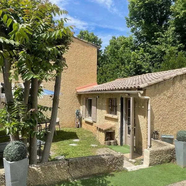 Jolie petite maison Avignon - Montfavet, hotel u gradu 'Montfavet'