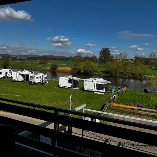 Campingplatz Weserterrassen Polle, hotel v destinaci Polle