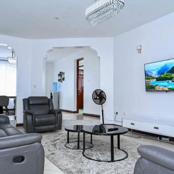Sofitel Executive 4 bedrooms all ensuite own compound, hotel in Kisumu
