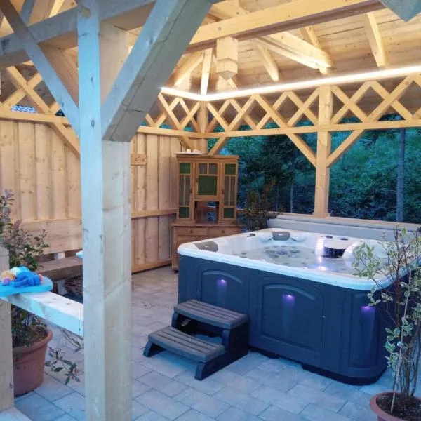 Feriengut zum Fürst`n mit Außenwhirlpool und Sauna, hotel v destinaci Eppenschlag