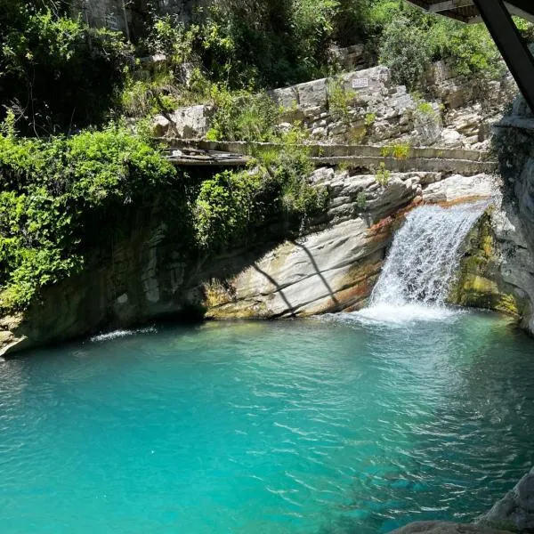 Sineci Hotel-Restaurant, hotel in Saraseli i Sipërm
