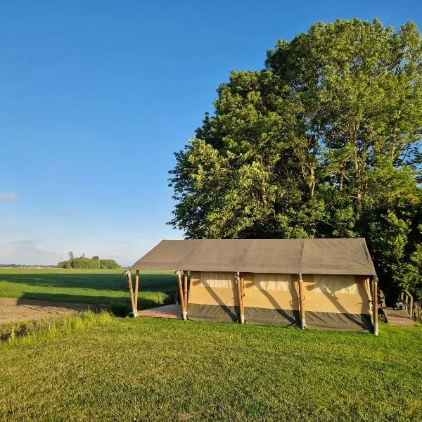 Glamping Safaritent 4 persoons、ヒンデローペンのホテル