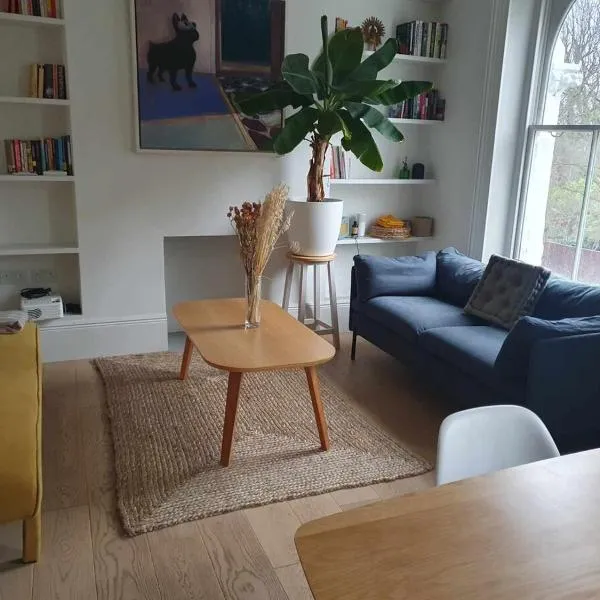 Charming Apartment Steps Away From Islington, viešbutis Londone