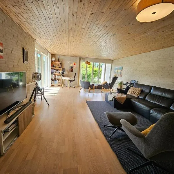Modern, spacious villa with Sauna, hotel em Ruds-Vedby