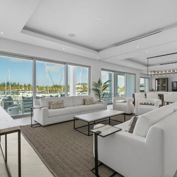 Casablanca Bahamas- New Luxury Waterfront Condo, Palm Cay, The Bahamas, hotel in Nassau