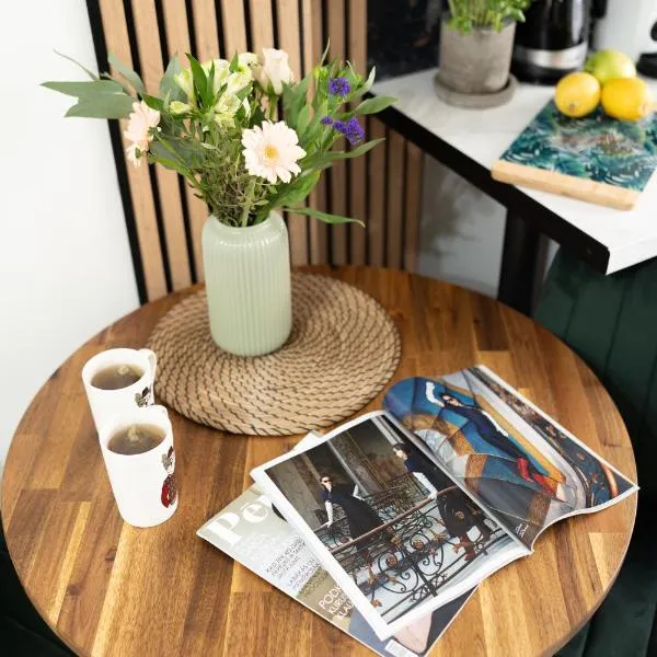 Design Green Garden Apartments with Private Parking & Playground, hotel in Rīga
