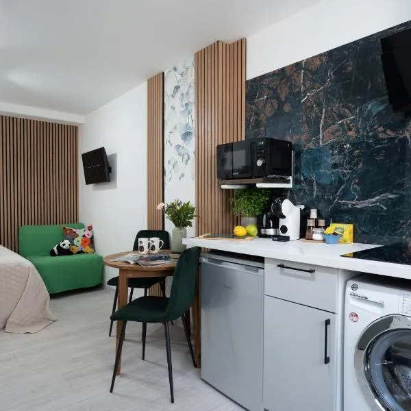 Design Green Garden Apartments with Private Parking & Playground, hotel in Rīga