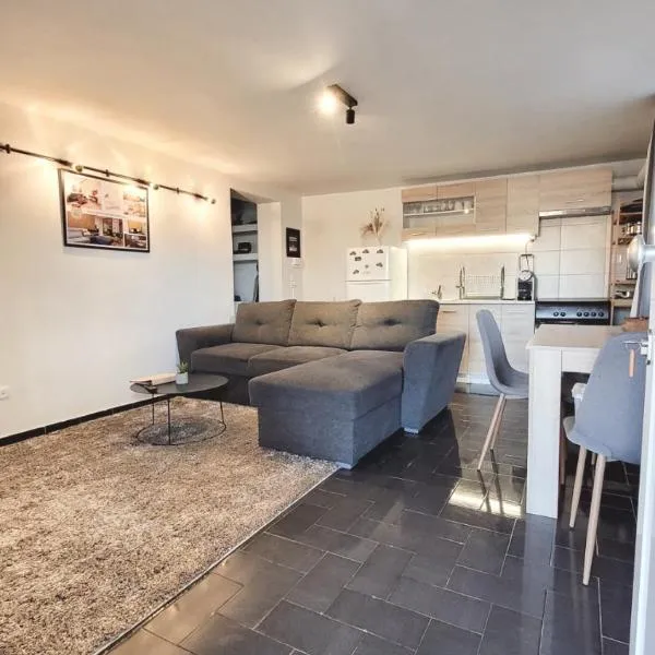 West Garden At Aigio By Greece Apartments, hotel v destinaci Aígio