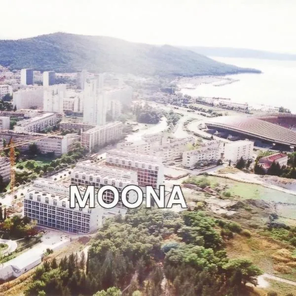 Prostrani apartman Moona - blizu centra grada sa pogledom na more i garazom، فندق في سبليت