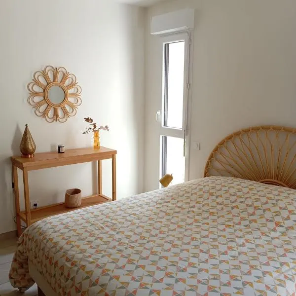 Amazing brand new 50 sqm flat - 5min from gondolas, hotel in Brides-les-Bains