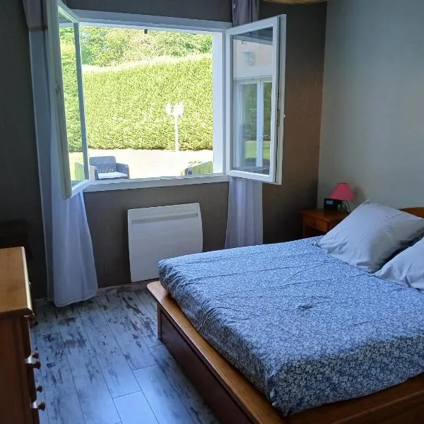 Chambre indépendante، فندق في Bonnac-la-Côte