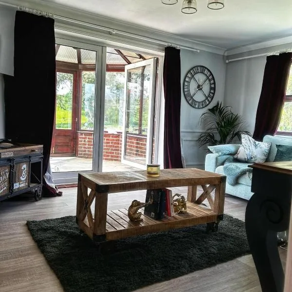 The Garden Rooms at Woody's, hotel in Abergele