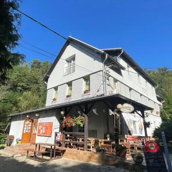 Penzion Troníček, hotel v destinaci Kamenný Přívoz