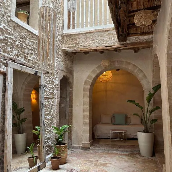 Authentic Riad - Sea View & Rooftop Spa, hotel en Essaouira